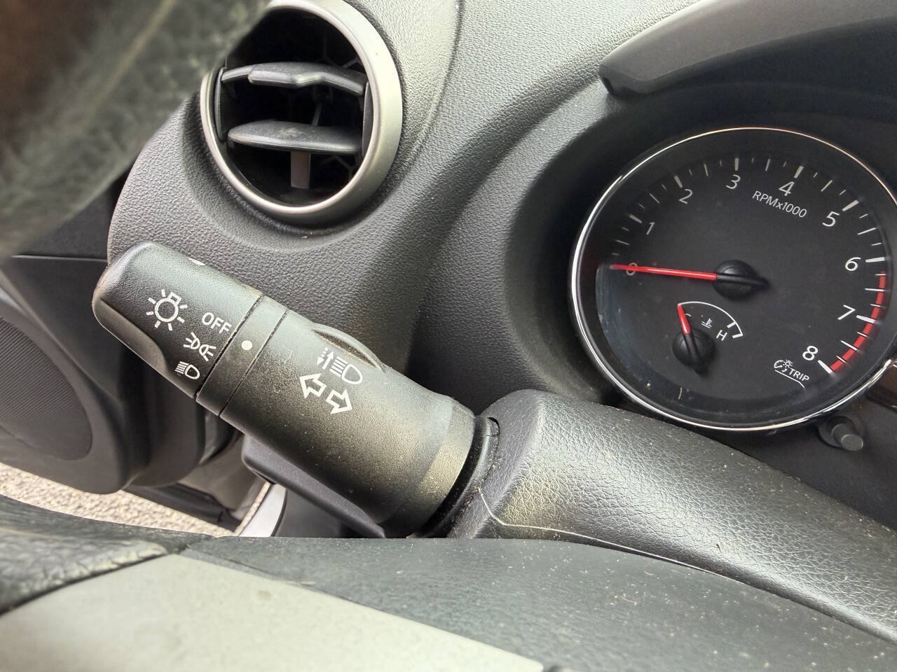 Used 2012 Nissan Rogue SV AWD/4WD image 23