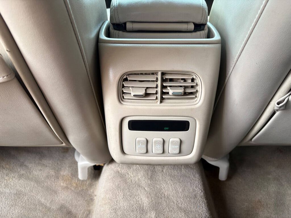 Used 2005 Cadillac De Ville w/ Trunk Convenience Package FWD image 15