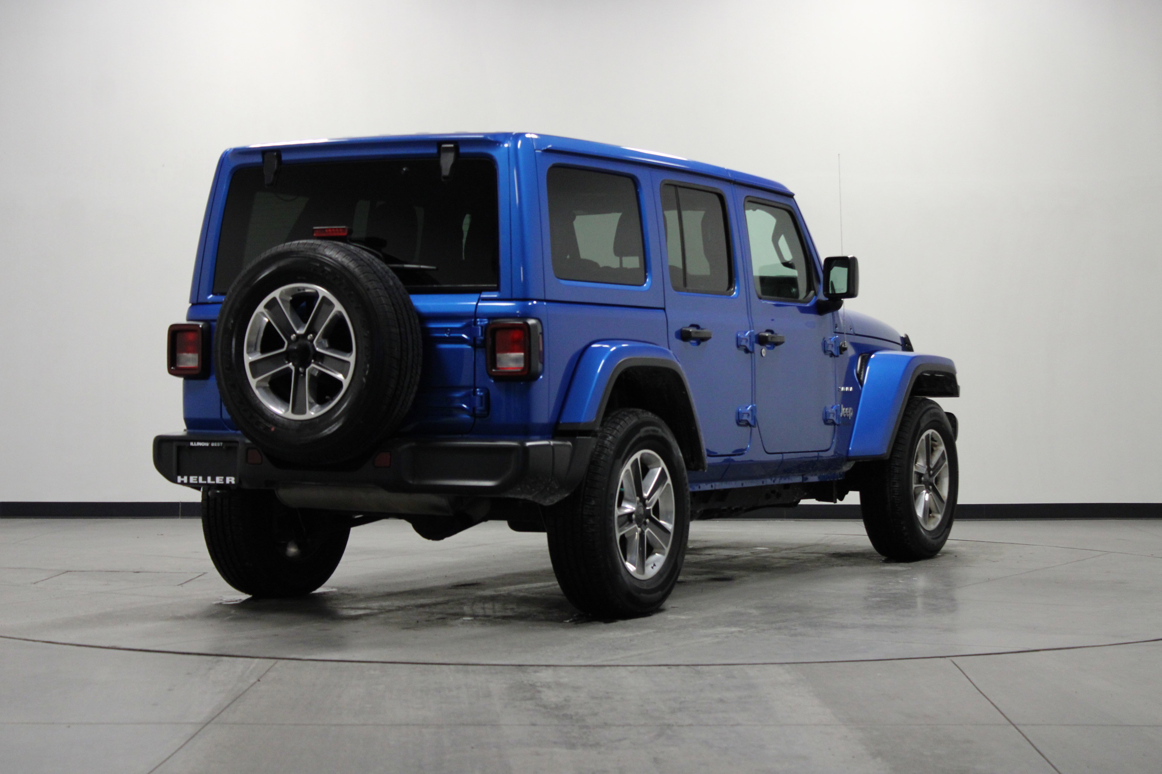 Used 2023 Jeep Wrangler Sahara AWD/4WD image 4