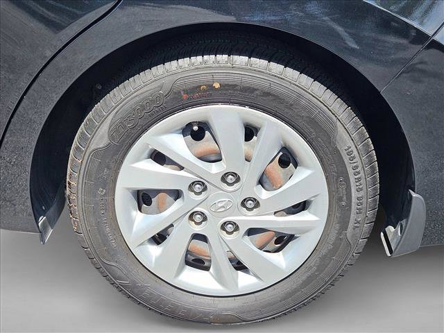 Used 2020 Hyundai Elantra SE w/ Winter Weather Package image 22