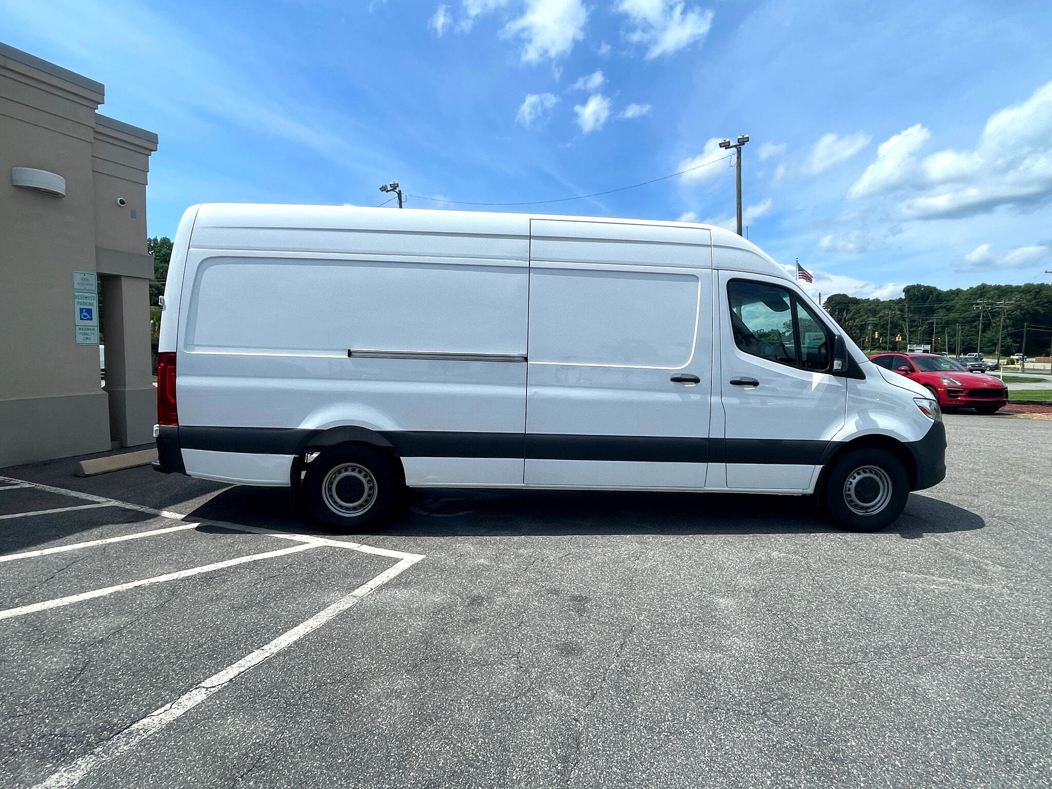 Used 2023 Mercedes-Benz Sprinter 2500 image 10