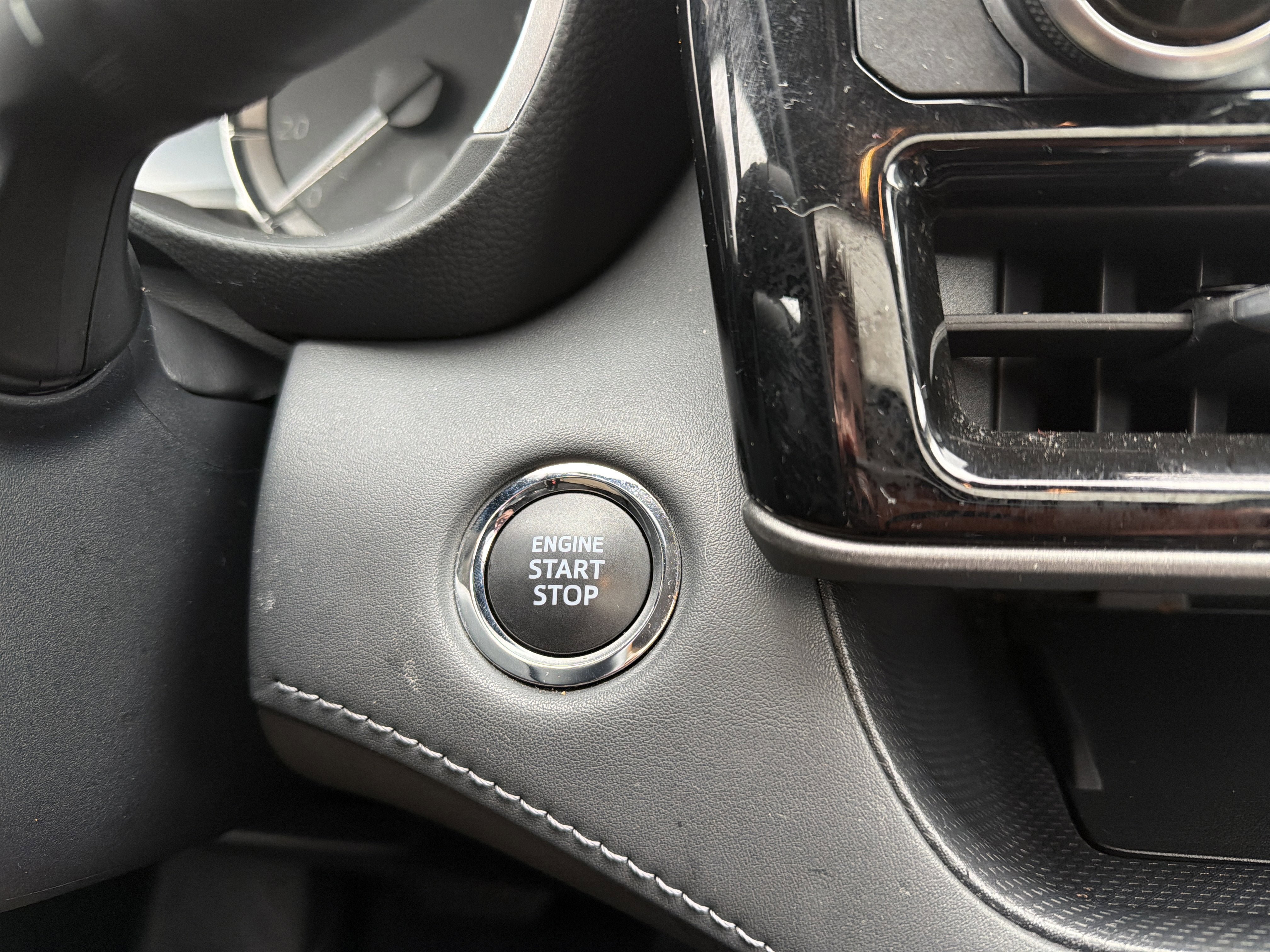 Used 2023 Toyota Highlander XLE AWD/4WD image 18