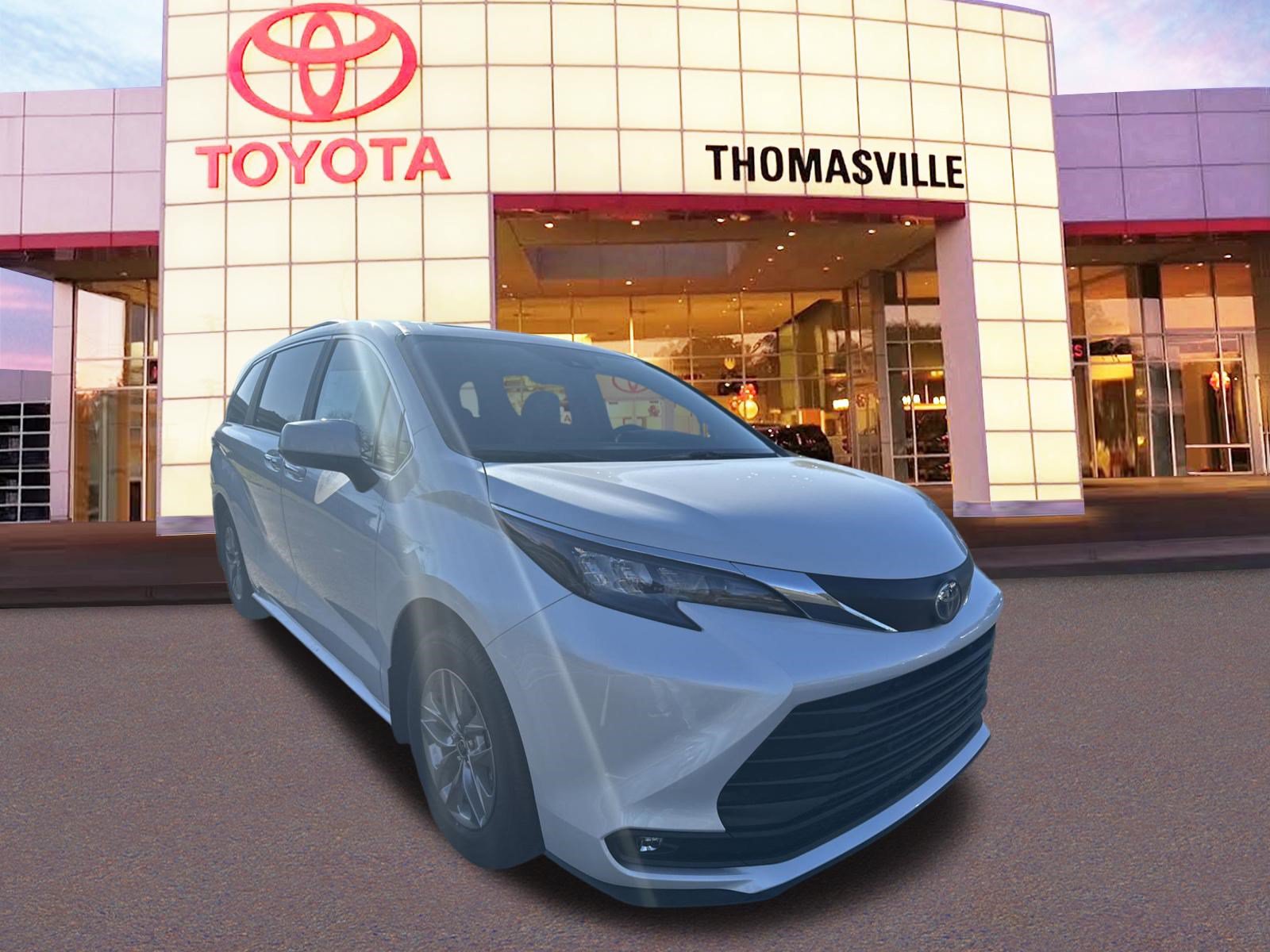 New 2025 Toyota Sienna XLE FWD image 3