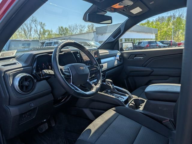 Used 2023 Chevrolet Colorado LT w/ LT Convenience Package II AWD/4WD image 4