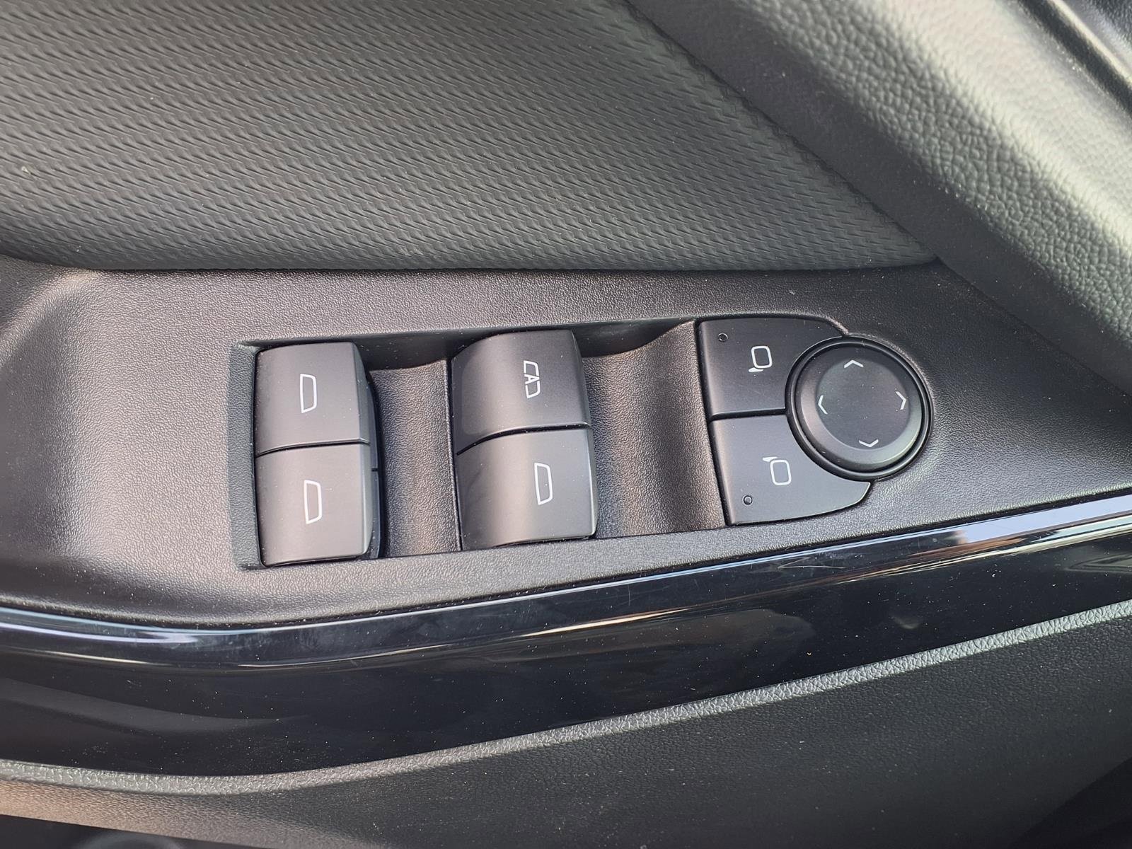 Used 2025 Chevrolet Equinox LT image 8