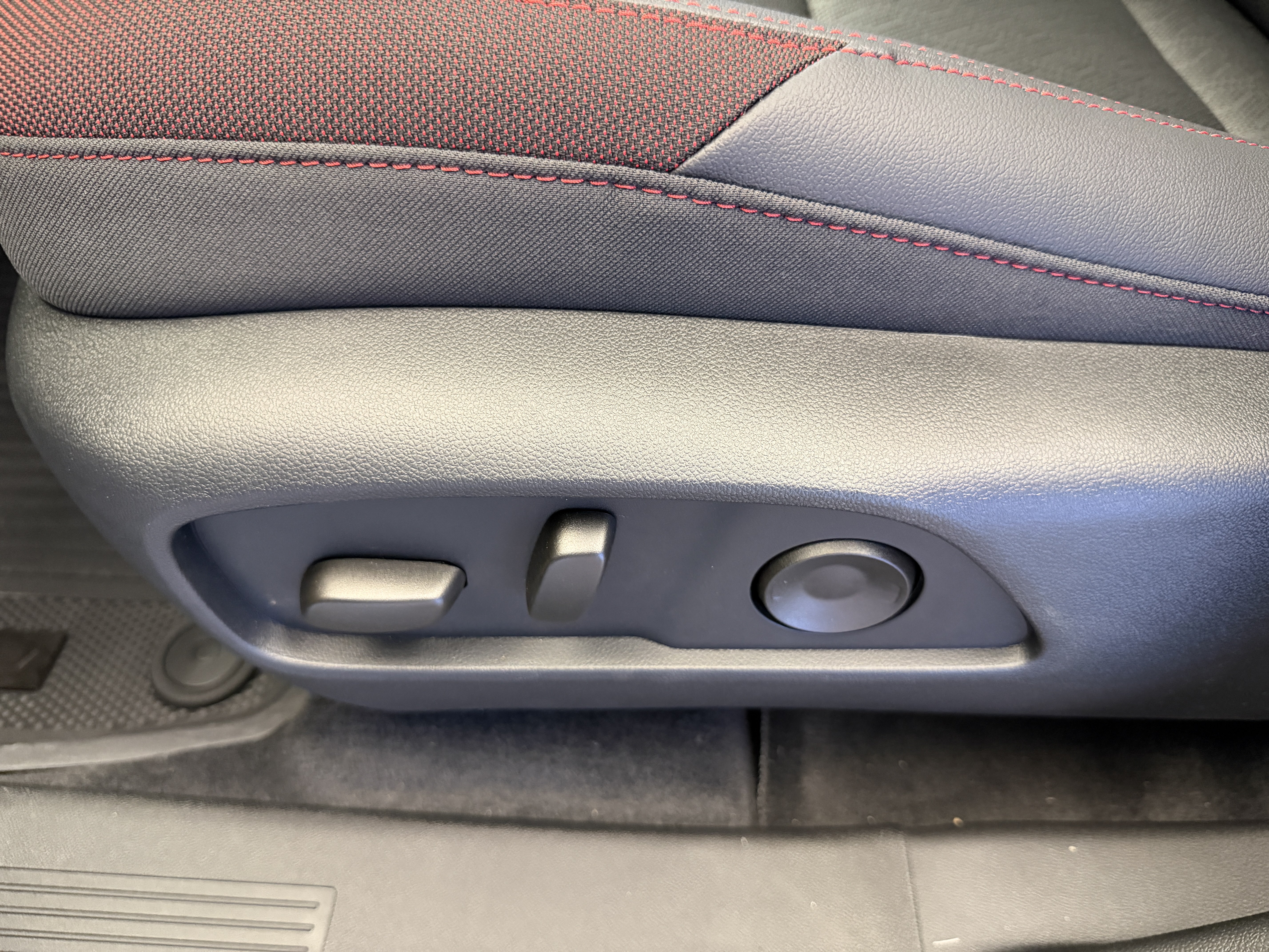 New 2027 Chevrolet Equinox RS w/ Safety and Technology Package FWD image 13