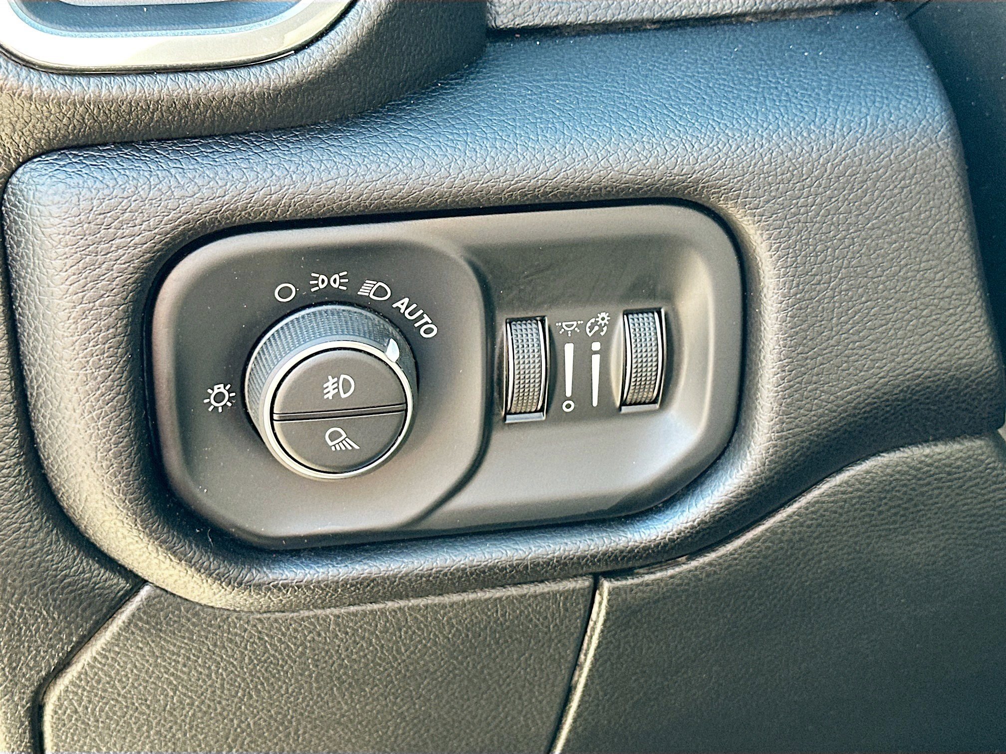 Used 2024 RAM 2500 Laramie w/ Safety Group image 17