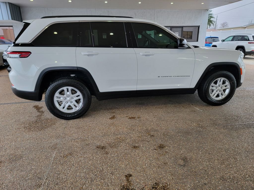 Used 2025 Jeep Grand Cherokee Laredo w/ Trailer Tow Package image 6