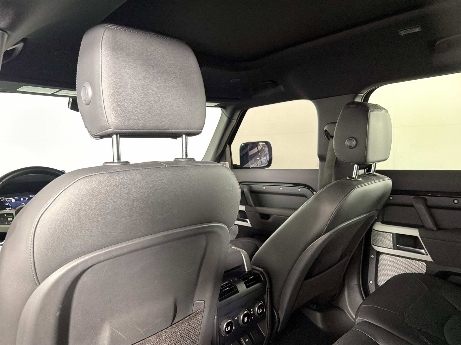 Used 2023 Land Rover Defender 130 SE AWD/4WD image 34