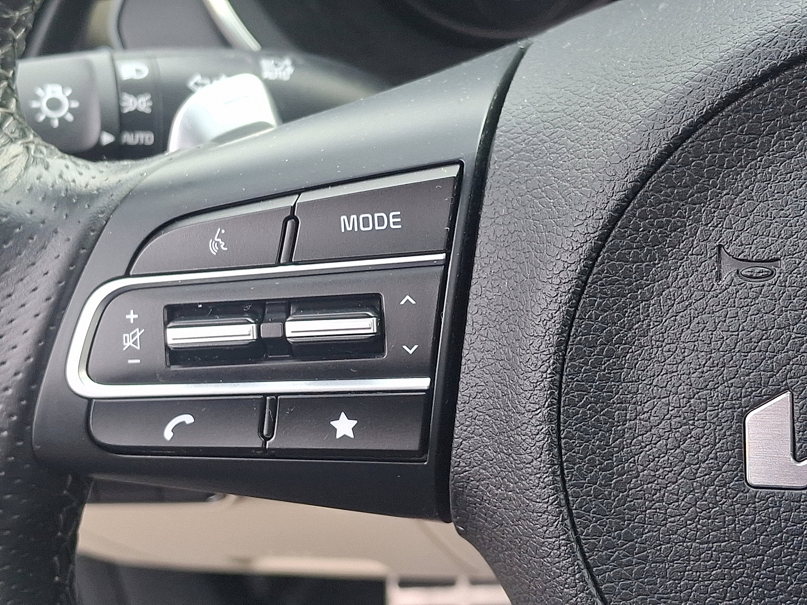 Used 2023 Kia Stinger GT2 image 22