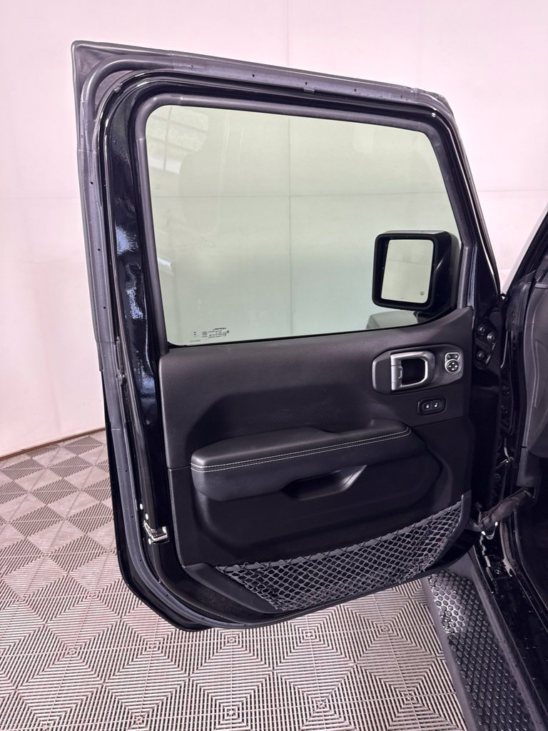 Used 2023 Jeep Wrangler Unlimited Sahara w/ LED Lighting Group AWD/4WD image 33