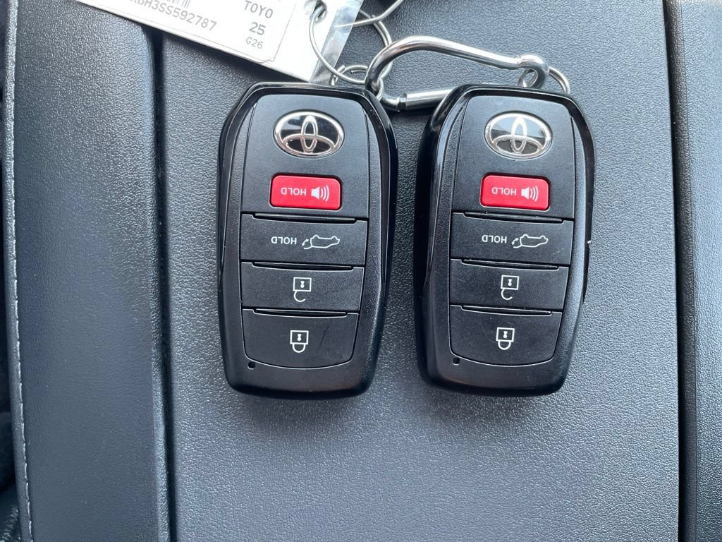 Used 2025 Toyota Highlander XLE AWD/4WD image 22