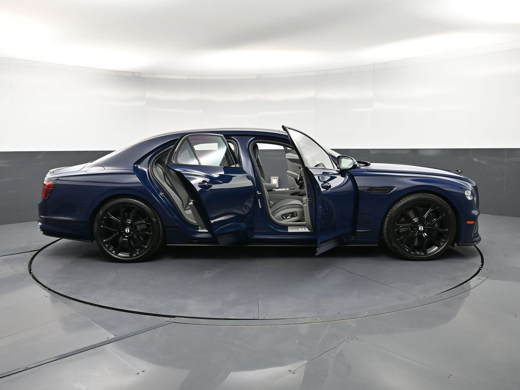 Used 2025 Bentley Flying Spur Plug-In Hybrid image 41