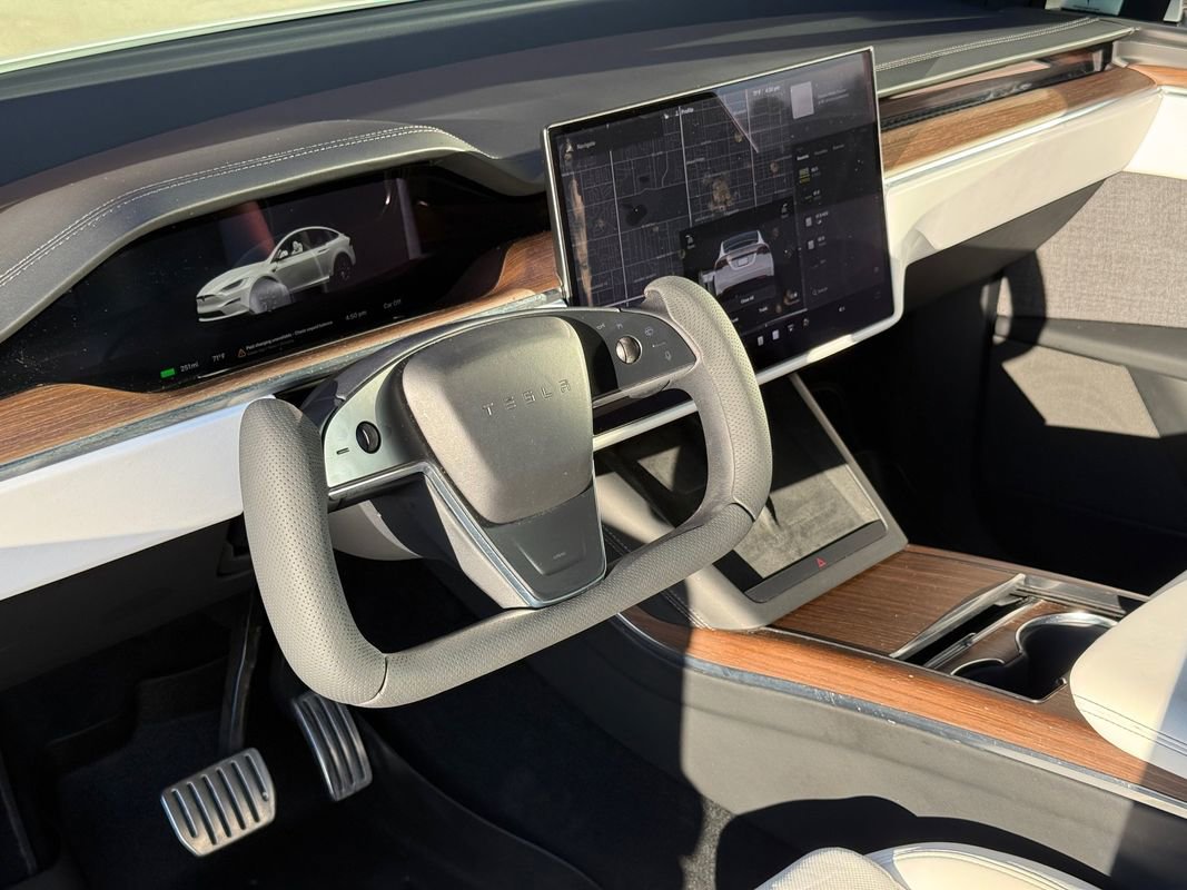 Used 2022 Tesla Model X image 3