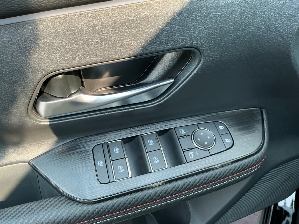 New 2026 Nissan Kicks SR w/ SR Premium Package FWD image 23