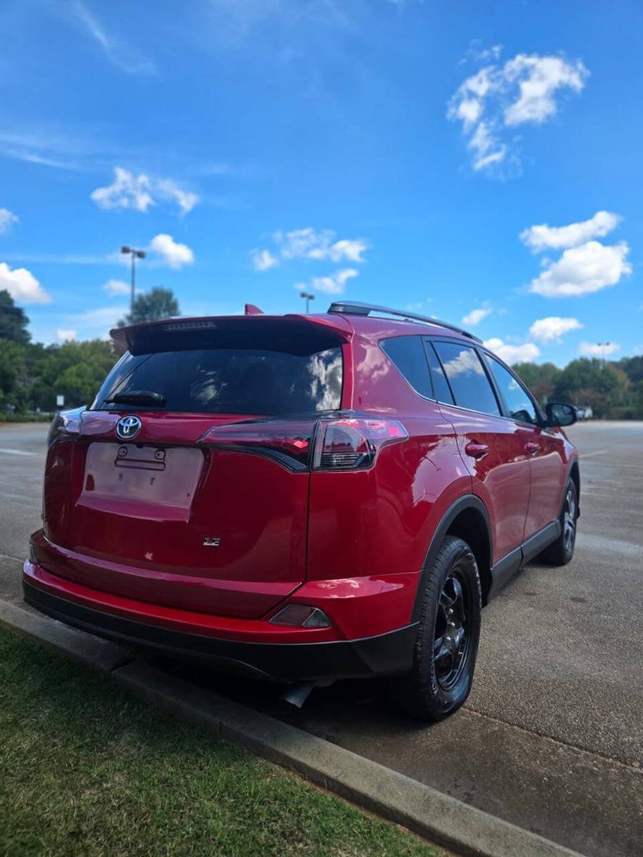 Used 2017 Toyota RAV4 LE FWD image 8