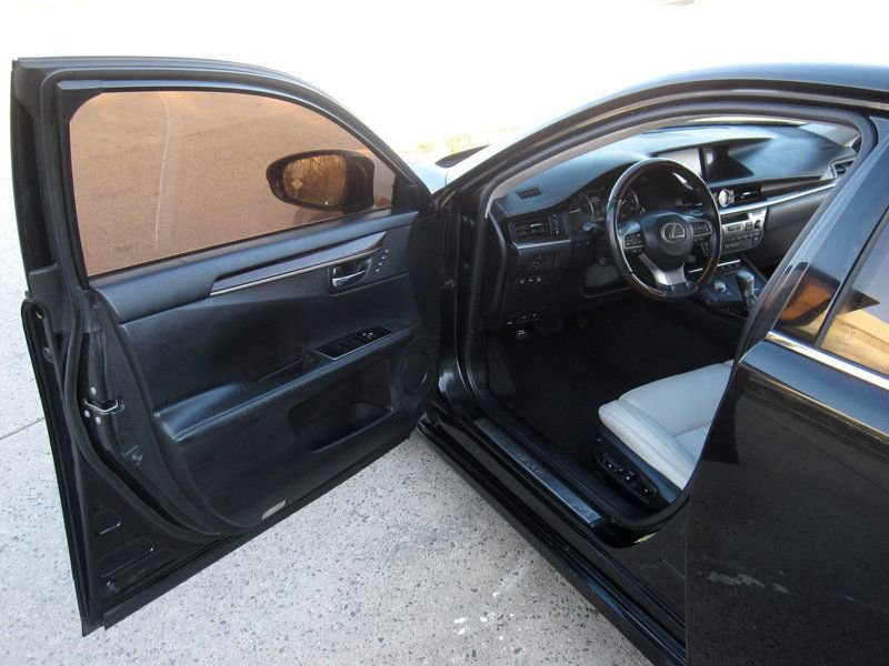 Used 2016 Lexus ES 350 w/ Ultra Luxury Package image 16