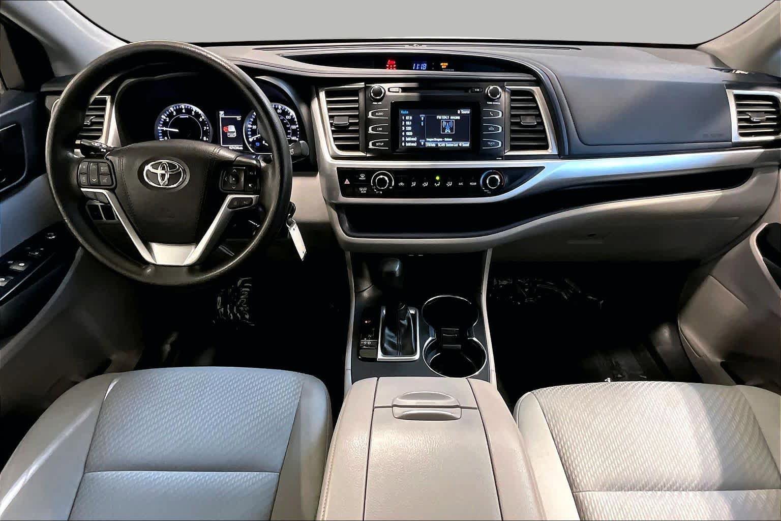 Used 2019 Toyota Highlander LE AWD/4WD image 15