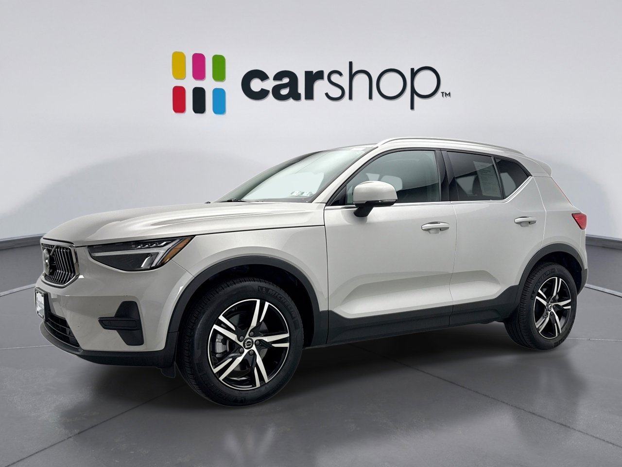 Used 2025 Volvo XC40 B5 Core AWD/4WD image 1