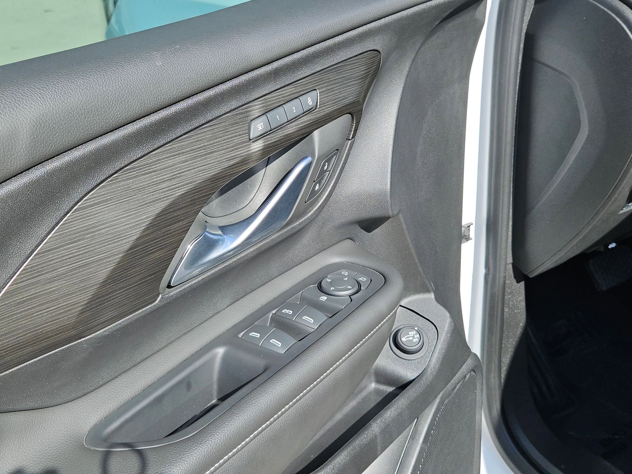 Certified 2022 GMC Terrain SLT w/ Infotainment Package II image 12