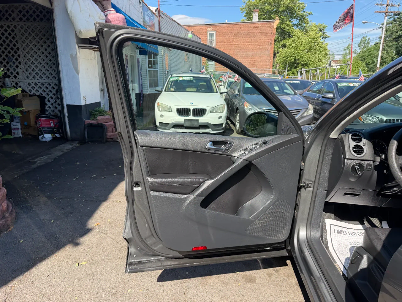 Used 2012 Volkswagen Tiguan LE FWD image 23