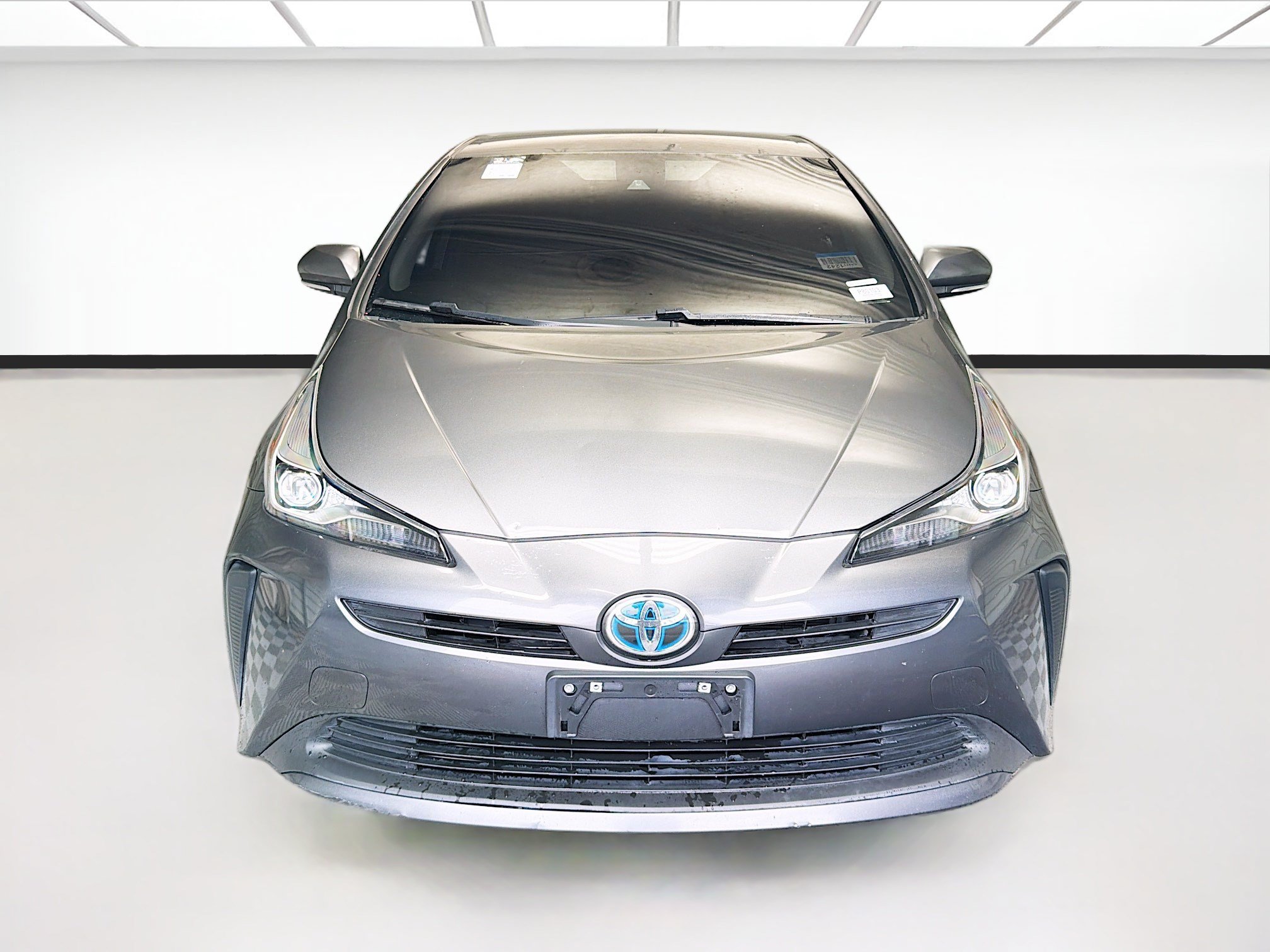 Used 2021 Toyota Prius L Eco FWD image 2
