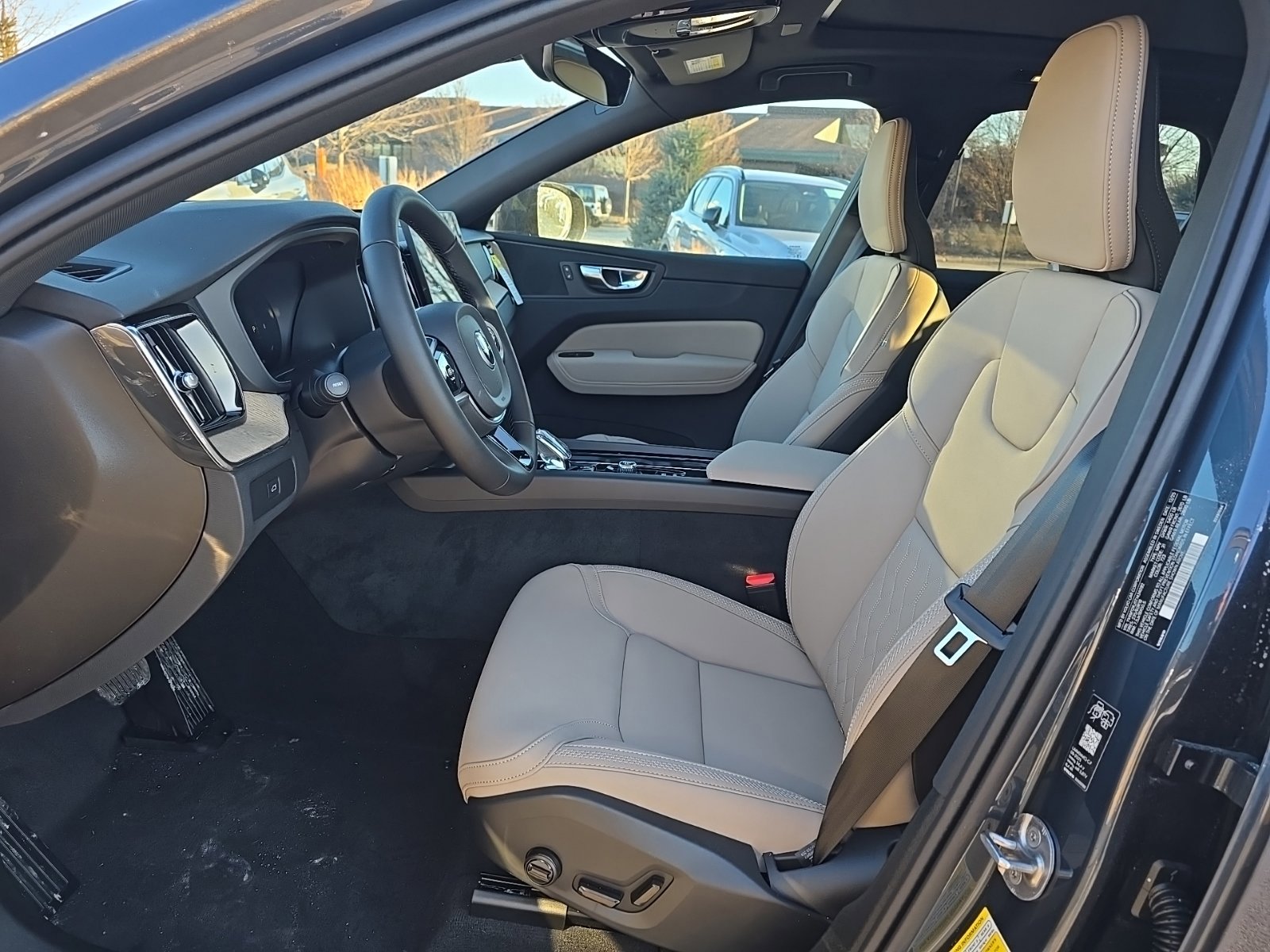 New 2026 Volvo XC60 B5 Core w/ Climate Package image 7