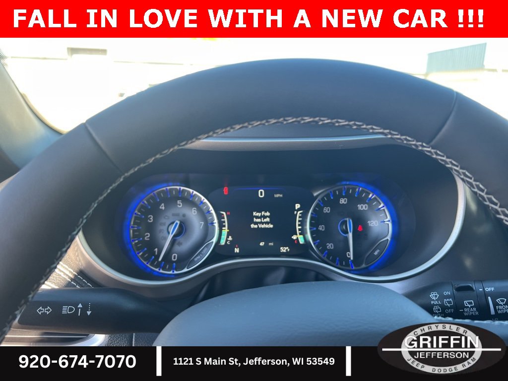 New 2026 Chrysler Pacifica Select image 17