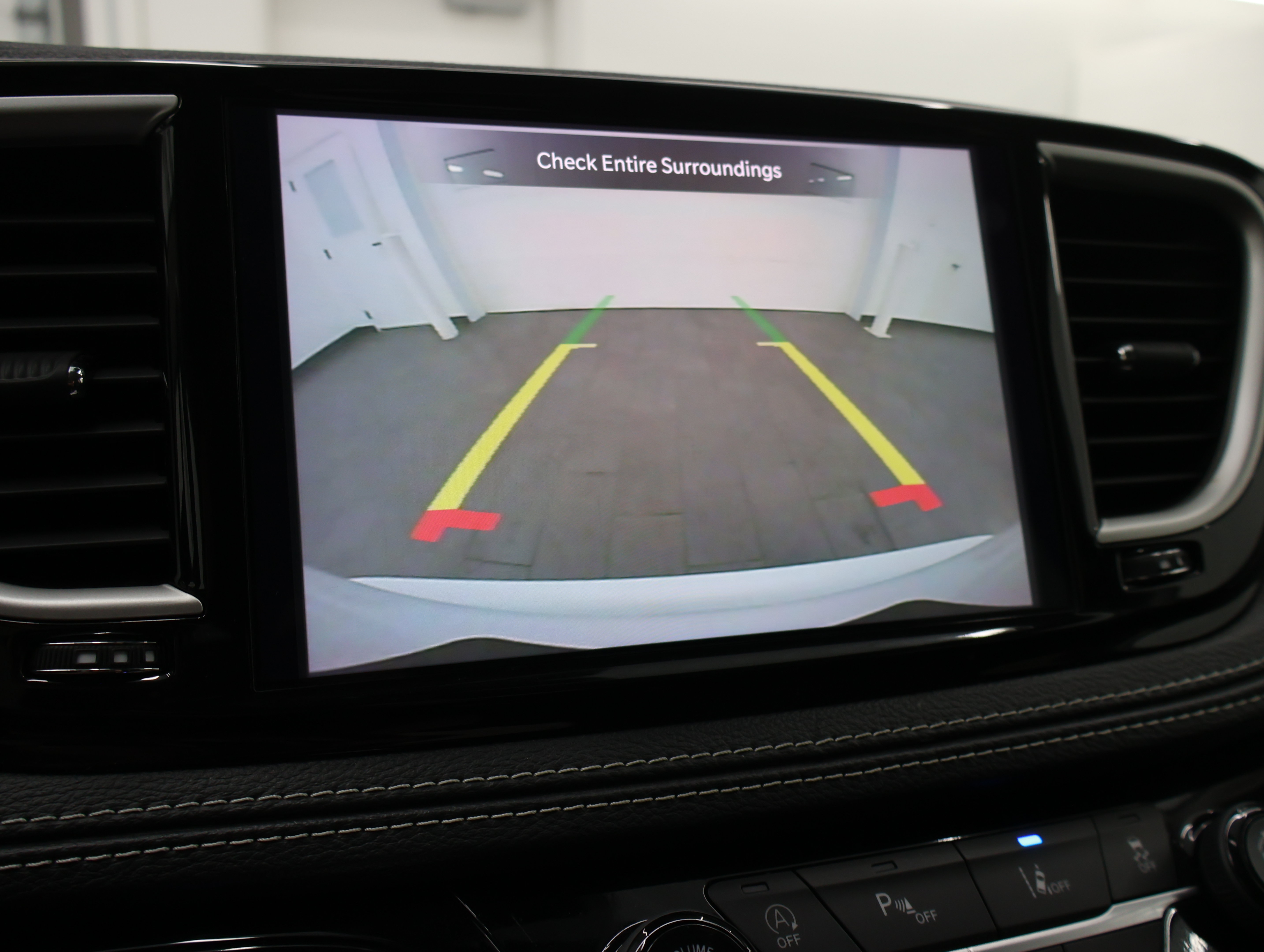 Used 2024 Chrysler Pacifica Touring-L FWD image 16