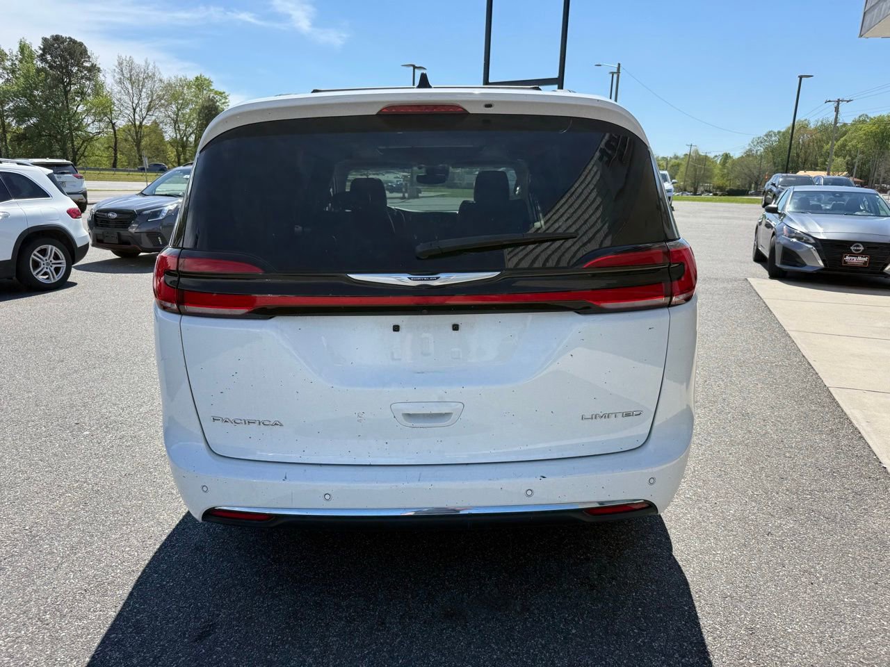 Used 2023 Chrysler Pacifica Limited image 6