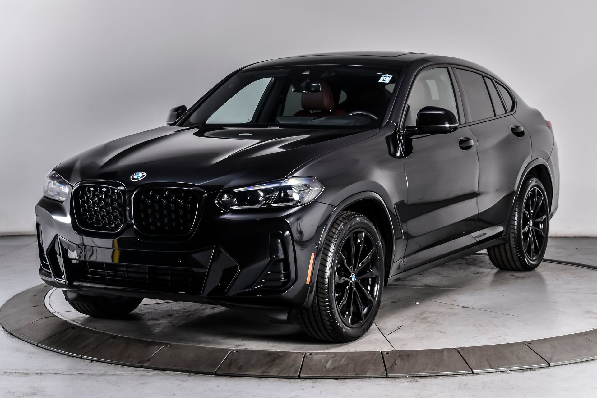 Used 2024 BMW X4 xDrive30i w/ Premium Package AWD/4WD image 2