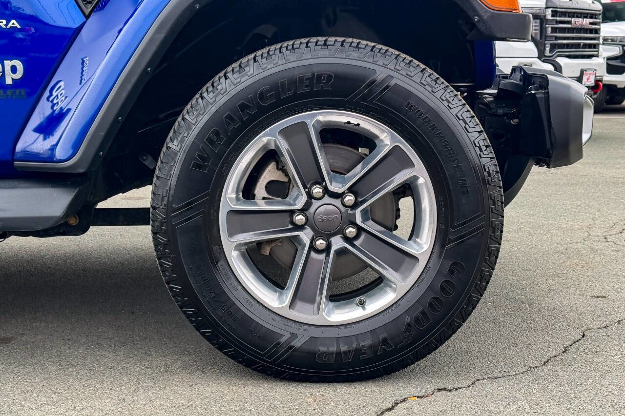 Used 2018 Jeep Wrangler Unlimited Sahara w/ Dual Top Group image 10