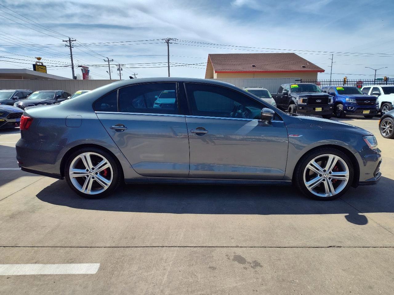 Used 2017 Volkswagen Jetta GLI FWD image 3