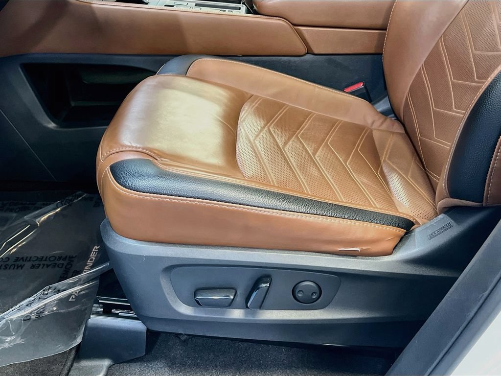 Used 2023 Nissan Pathfinder Platinum FWD image 19