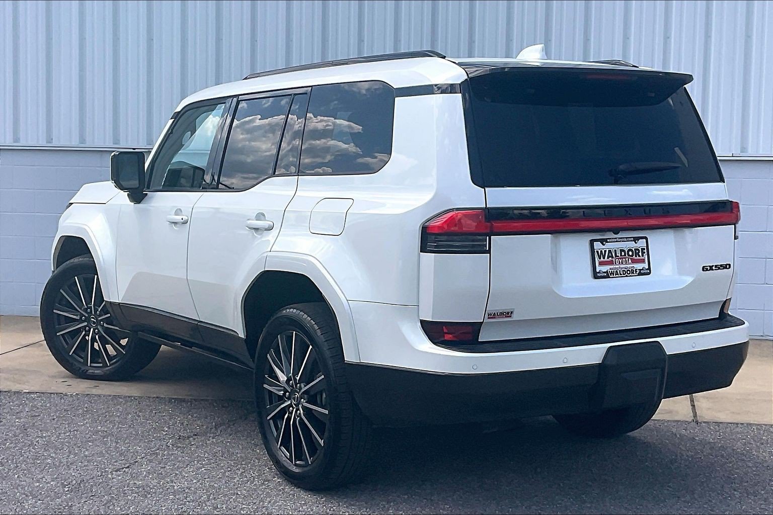 Used 2025 Lexus GX 550 w/ Accessory Package (2T) AWD/4WD image 15