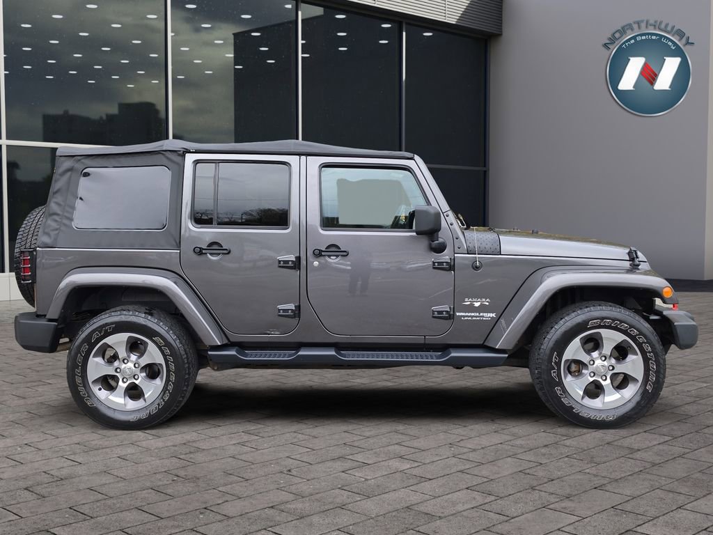 Used 2018 Jeep Wrangler Unlimited Sahara w/ Connectivity Group AWD/4WD image 6