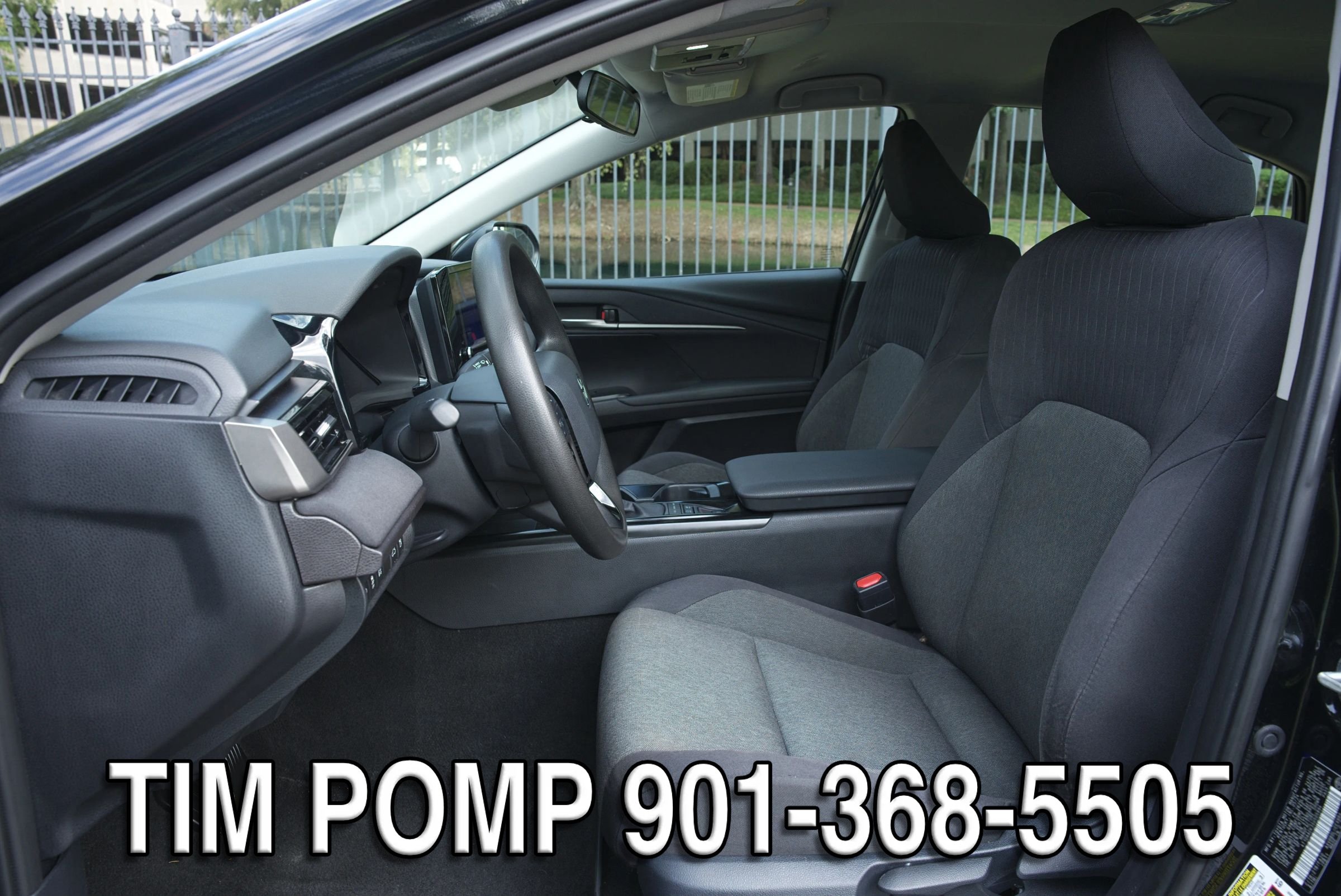 Used 2025 Toyota Camry LE FWD image 11