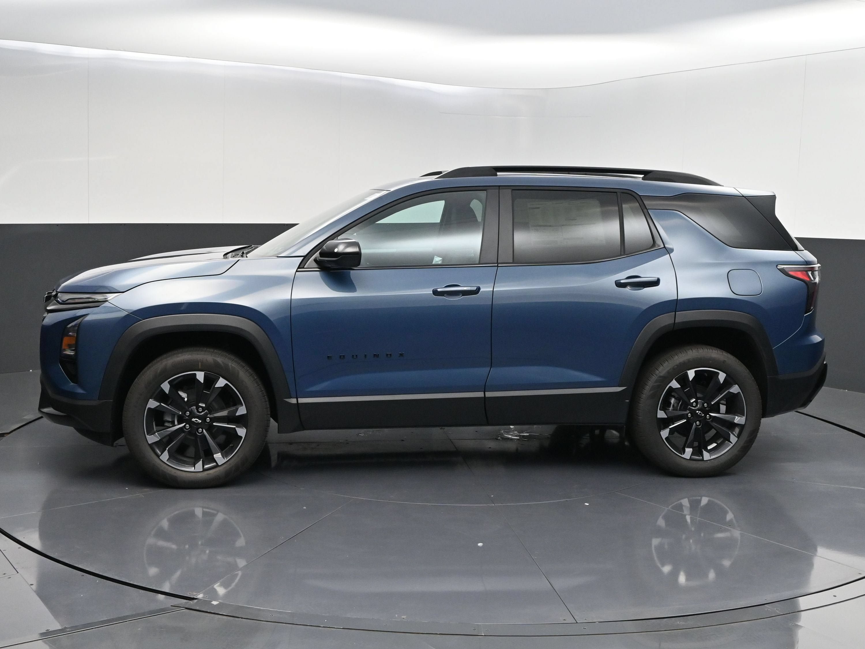 New 2027 Chevrolet Equinox RS w/ Convenience Package III AWD/4WD image 4