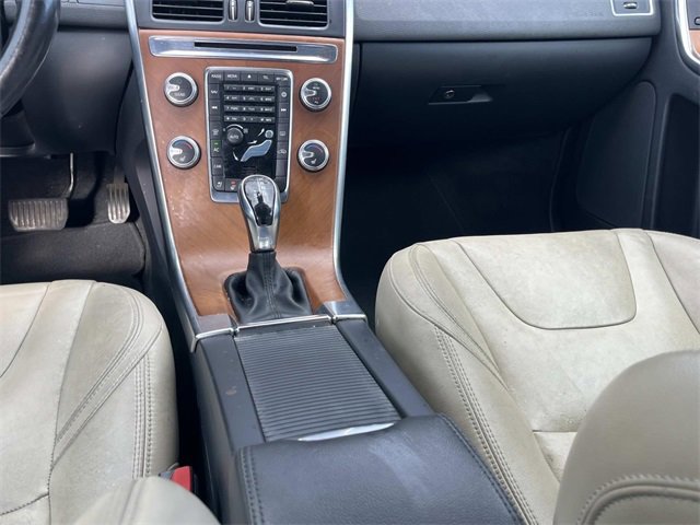 Used 2016 Volvo XC60 T6 Platinum image 18