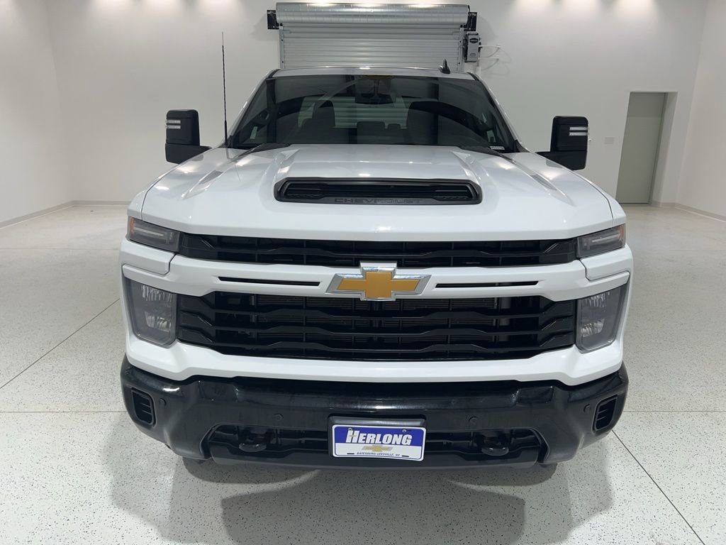 Used 2025 Chevrolet Silverado 2500 Custom w/ Custom Value Package AWD/4WD image 8