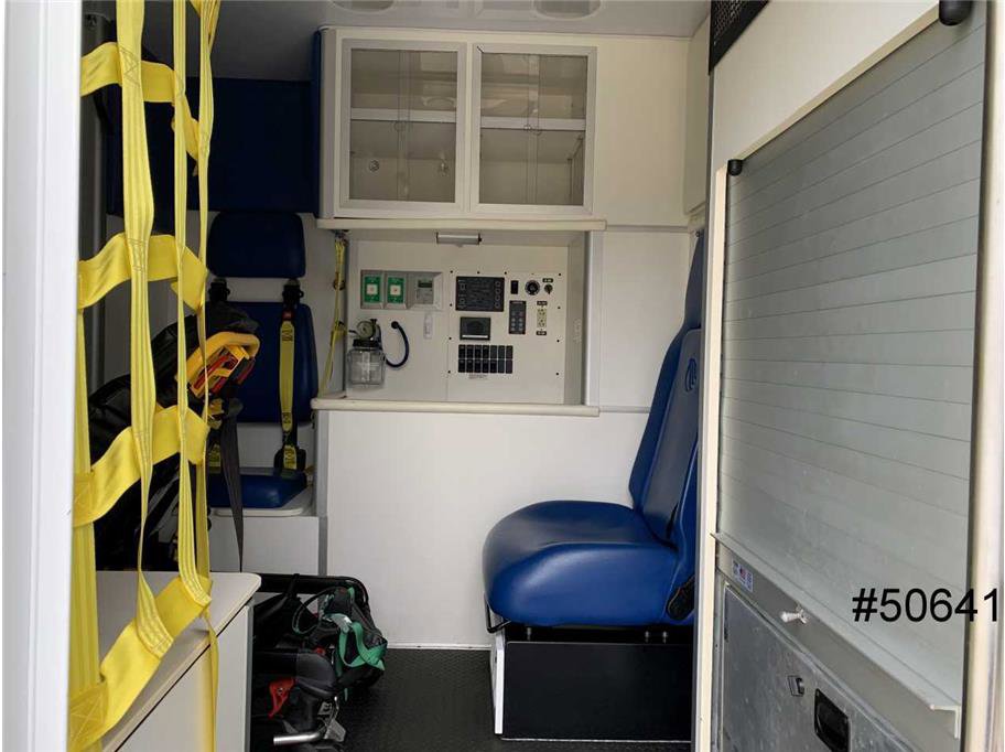 Used 2014 Chevrolet Express 4500 w/ Ambulance Package RWD image 21