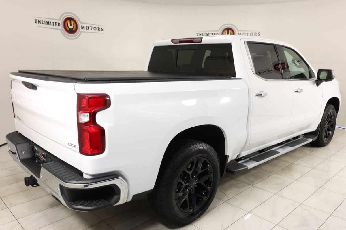 Used 2022 Chevrolet Silverado 1500 LTZ w/ LTZ Convenience Package II AWD/4WD image 3