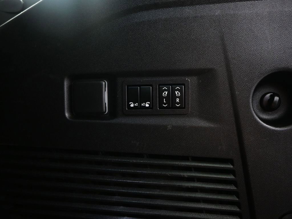 Used 2023 GMC Yukon Denali Ultimate image 47