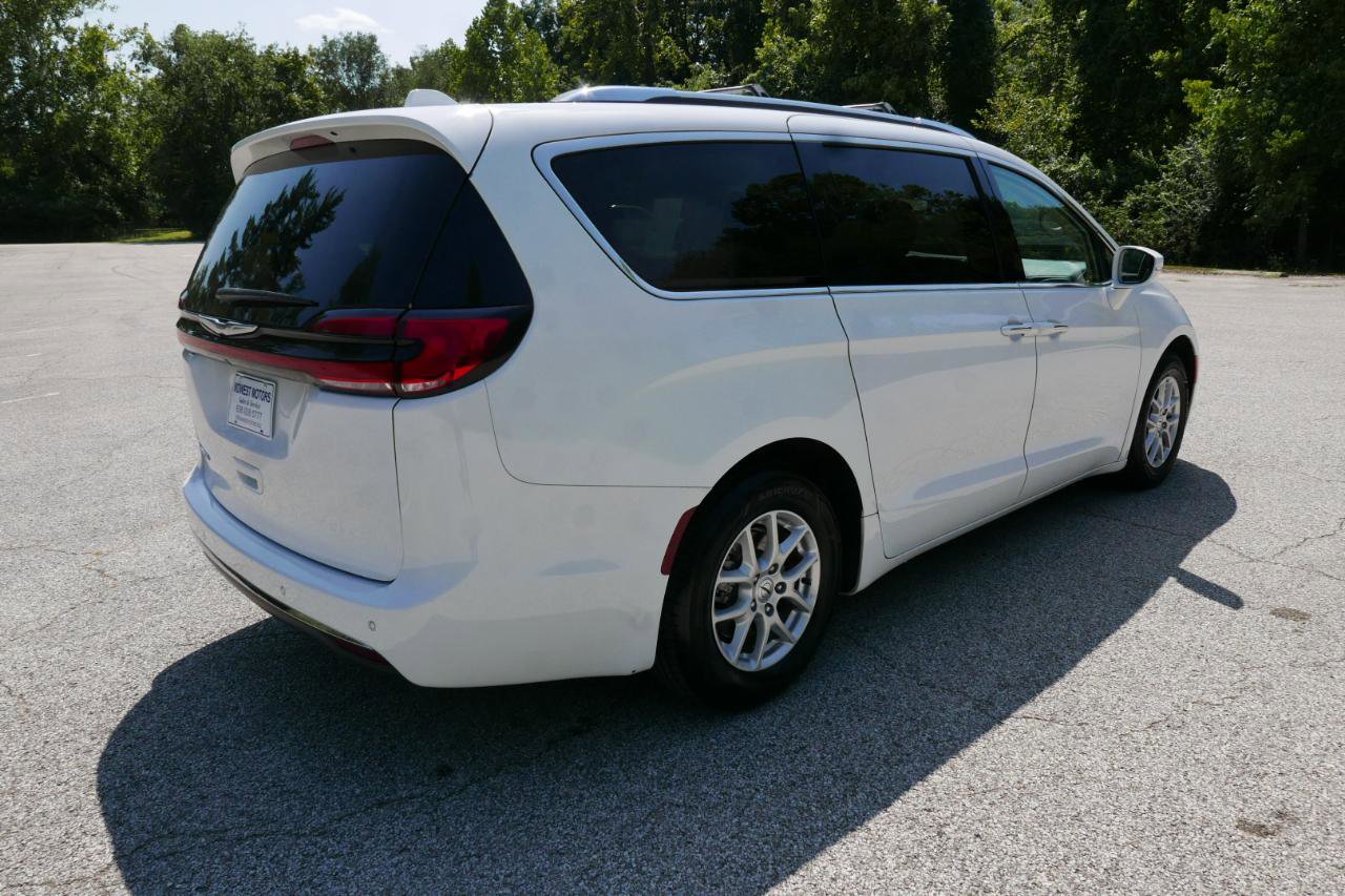 Used 2021 Chrysler Pacifica Touring-L FWD image 6