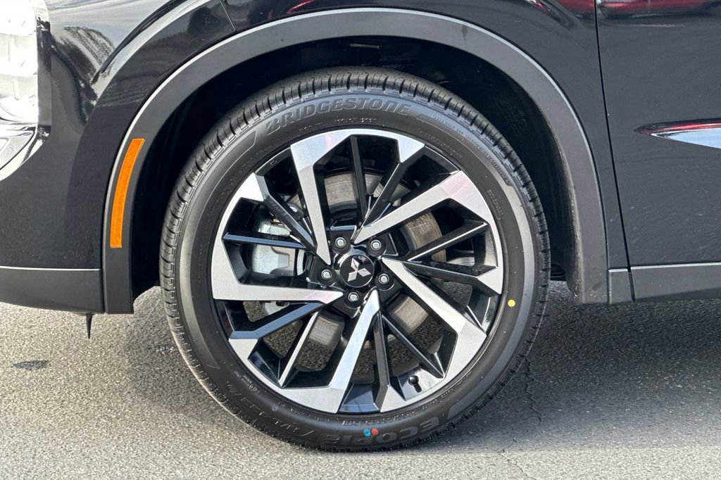 New 2025 Mitsubishi Outlander SE image 26