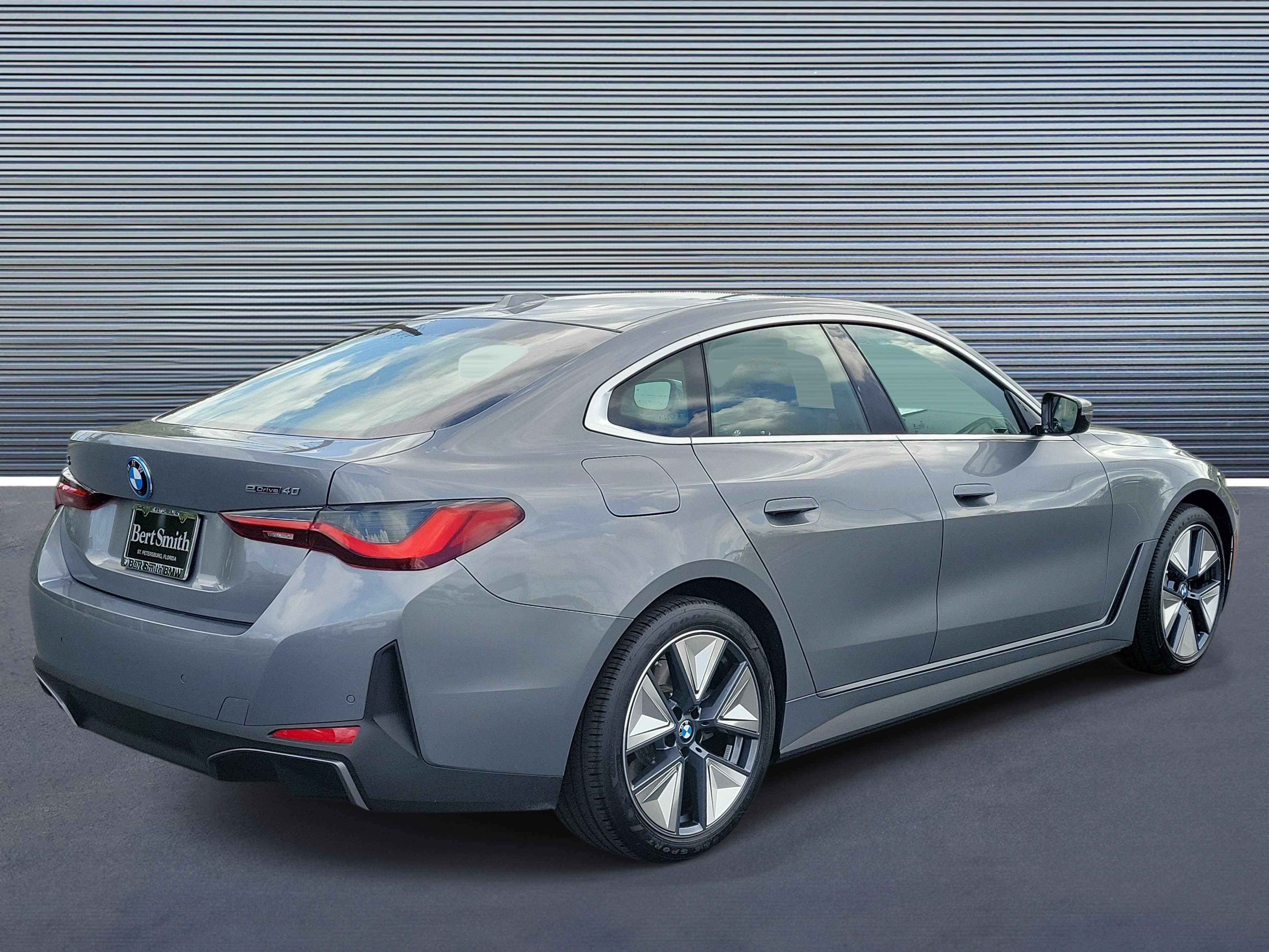 Used 2025 BMW i4 eDrive40 RWD image 3