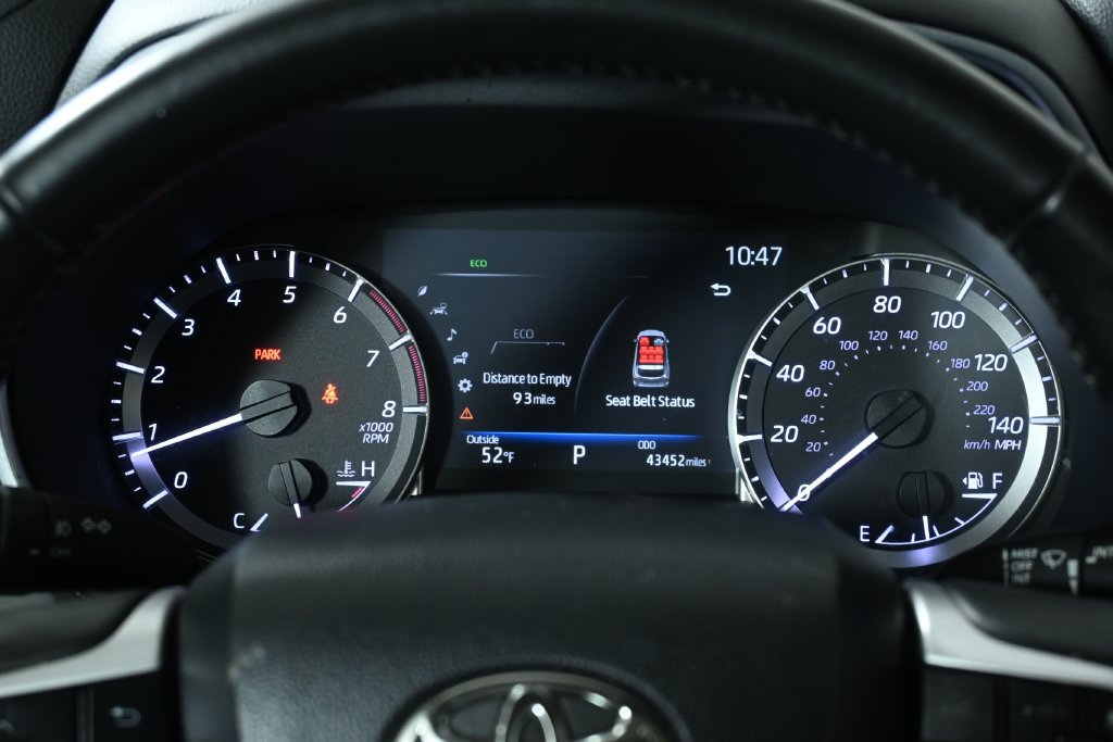 Used 2023 Toyota Highlander XLE AWD/4WD image 19