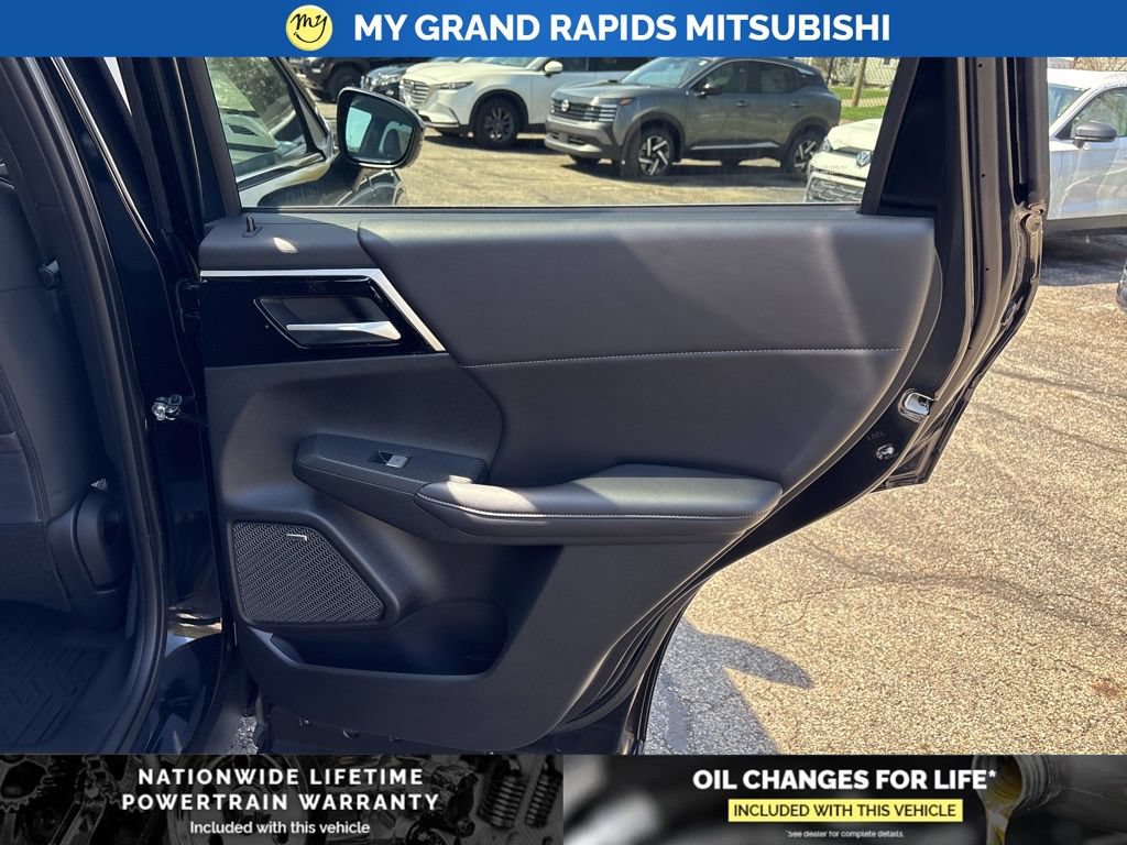New 2026 Mitsubishi Outlander SE AWD/4WD image 14