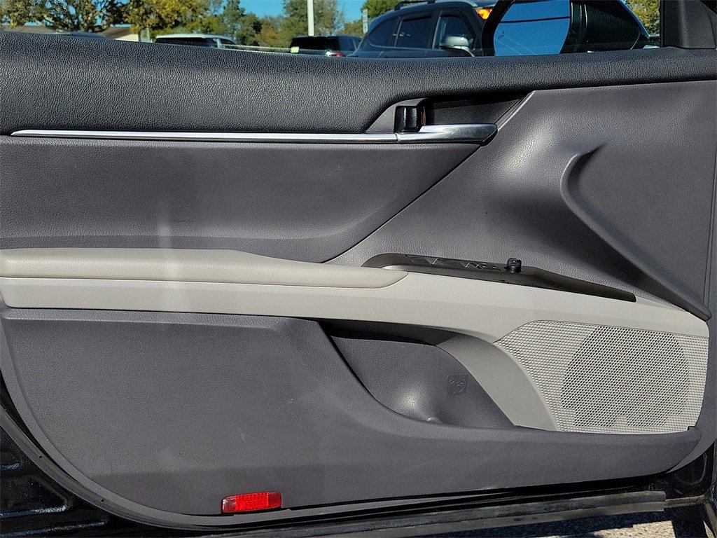 Used 2024 Toyota Camry SE image 18