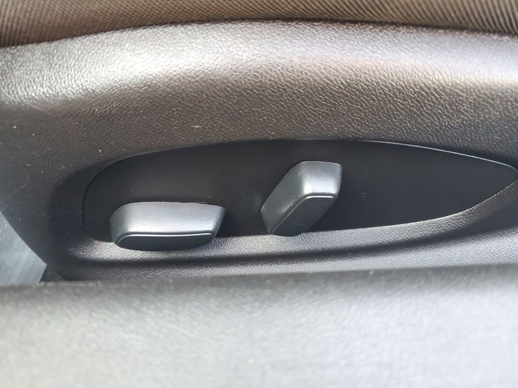 Used 2019 Chevrolet Camaro LT image 17